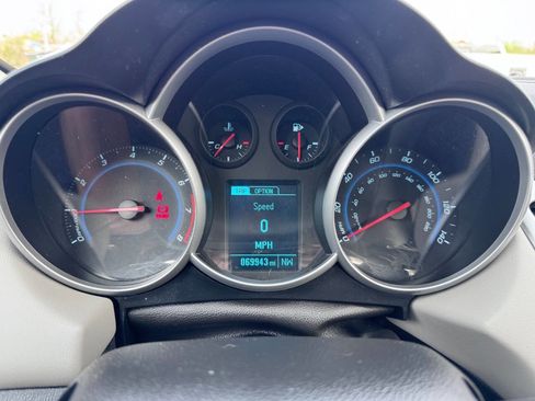 Used 2014 Chevrolet Cruze LS image 16