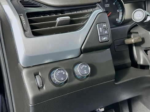 Used 2020 Chevrolet Suburban LT image 27