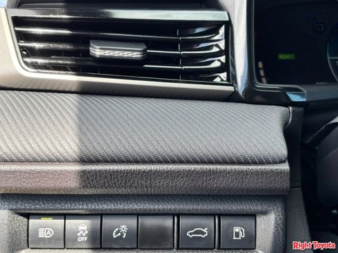 Used 2025 Toyota Camry SE FWD image 31