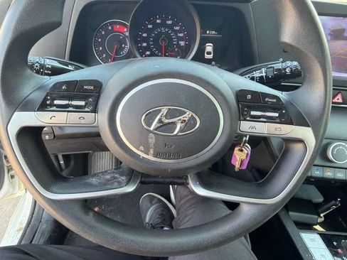 Used 2021 Hyundai Elantra SE FWD image 13