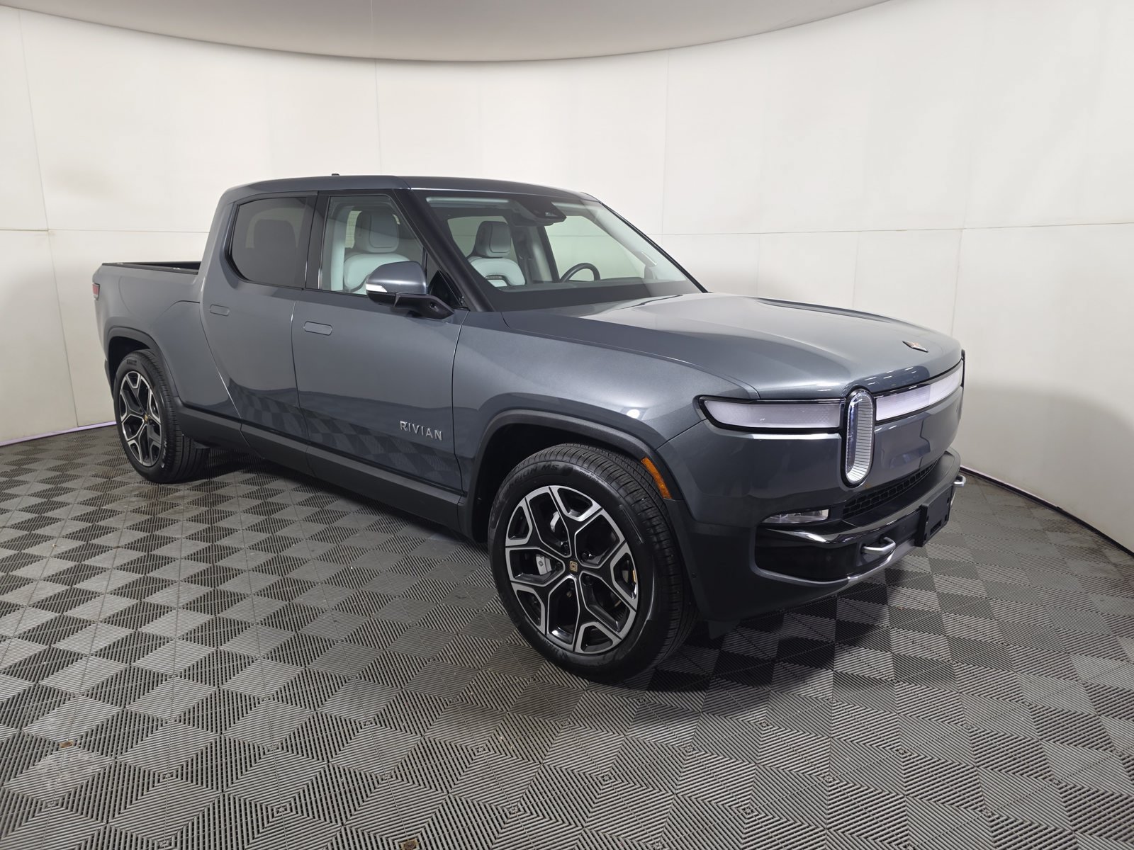 Used 2024 Rivian R1T Adventure Dual AWD/4WD image 7