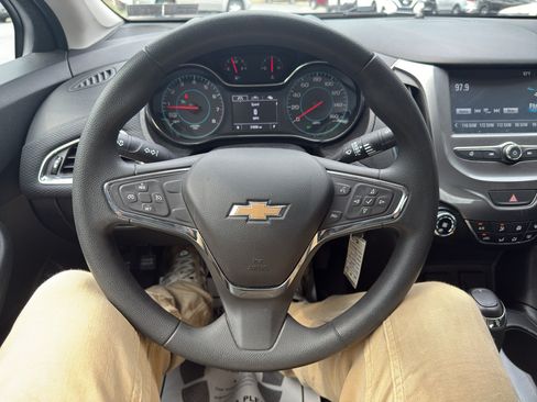 Used 2018 Chevrolet Cruze LT FWD image 22