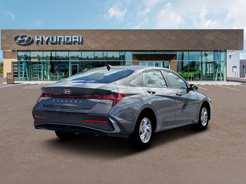 New 2026 Hyundai Elantra SE FWD image 7