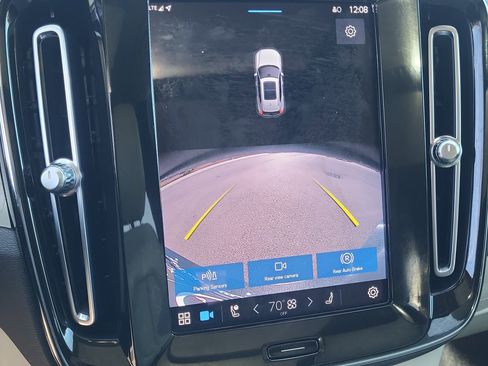 Certified 2023 Volvo XC40 B5 Plus w/ Protection Package Premier image 18