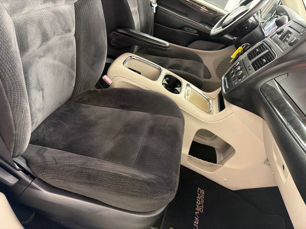 Used 2014 Dodge Grand Caravan SXT FWD image 23
