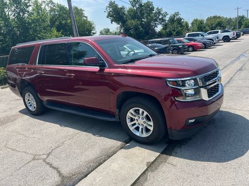 Used 2019 Chevrolet Suburban LT w/ Texas Edition Package AWD/4WD image 4