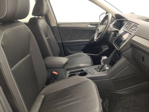 Used 2022 Volkswagen Tiguan SE FWD image 21