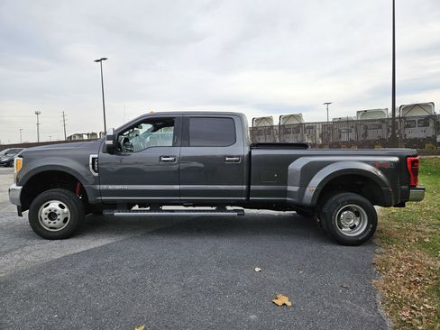 Used 2017 Ford F350 Lariat w/ Chrome Package image 5