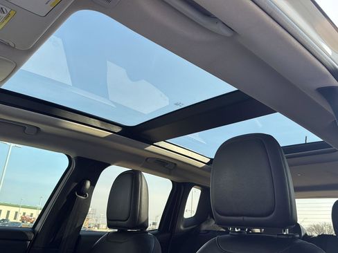 Used 2019 Jeep Renegade Trailhawk image 18