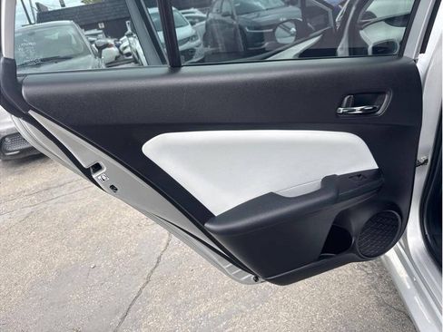 Used 2019 Toyota Prius XLE w/ Carpet Mat Package FWD image 17