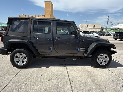 Used 2017 Jeep Wrangler Unlimited Sport w/ Connectivity Group AWD/4WD image 14