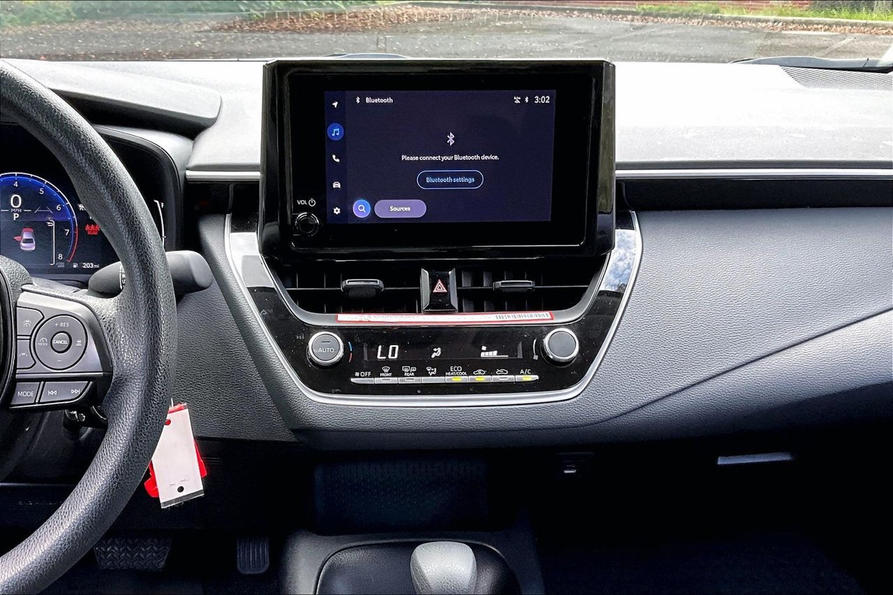 Used 2026 Toyota Corolla LE FWD image 9