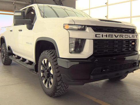 Used 2020 Chevrolet Silverado 2500 Custom w/ Custom Value Package image 4