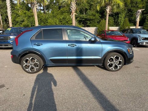 Certified 2023 Kia Niro EX Touring FWD image 3