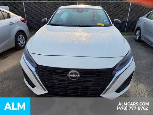Used 2025 Nissan Altima 2.5 SV image 14