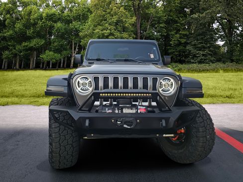 Used 2018 Jeep Wrangler Unlimited Sport S AWD/4WD image 2