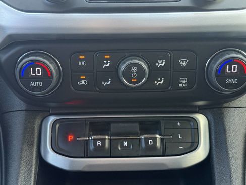 Used 2023 GMC Acadia SLE image 16