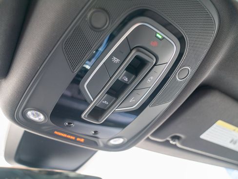 Used 2019 Audi e-tron Prestige w/ Prestige Package AWD/4WD image 19