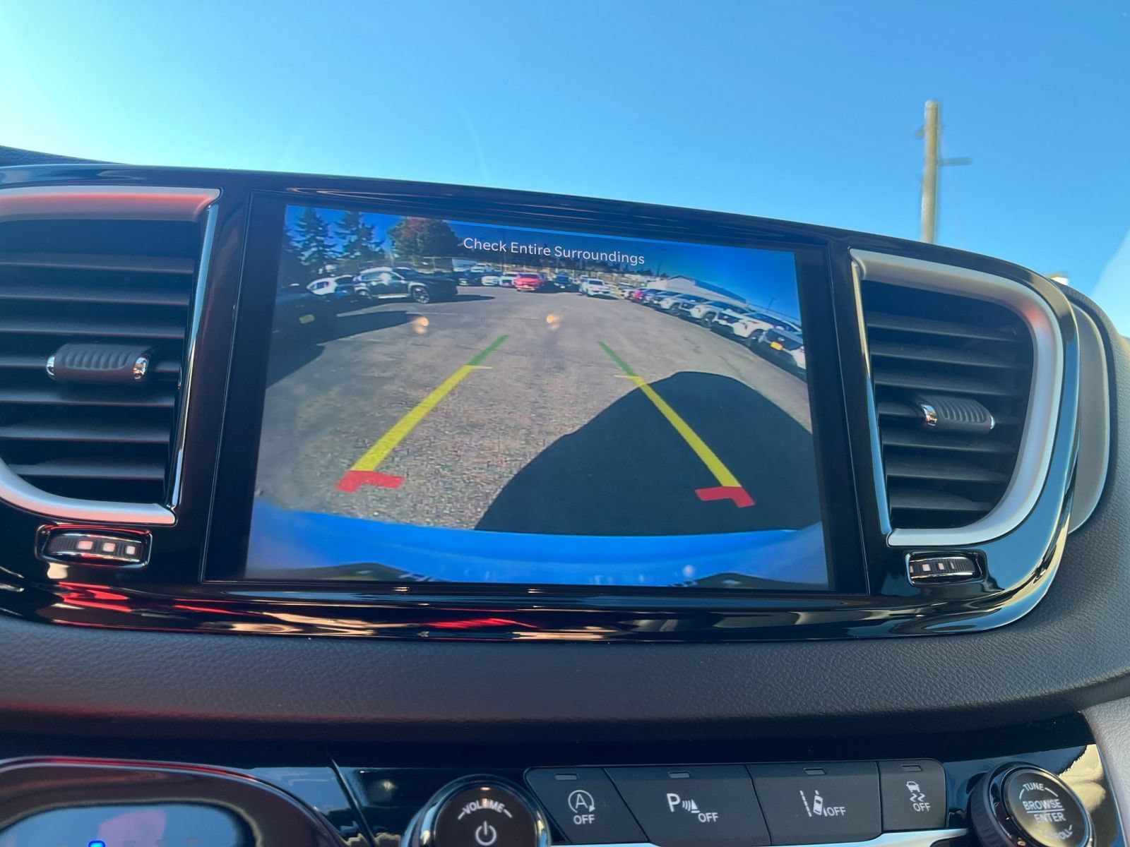 Used 2024 Chrysler Pacifica Touring-L FWD image 25