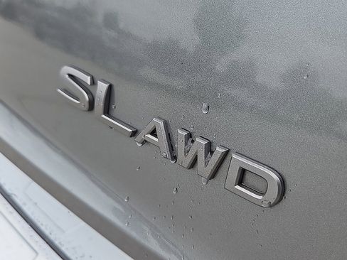 Used 2024 Nissan Rogue SL w/ SL Premium Package image 8