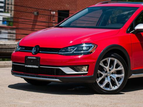 Used 2019 Volkswagen Golf Alltrack SE AWD/4WD image 2