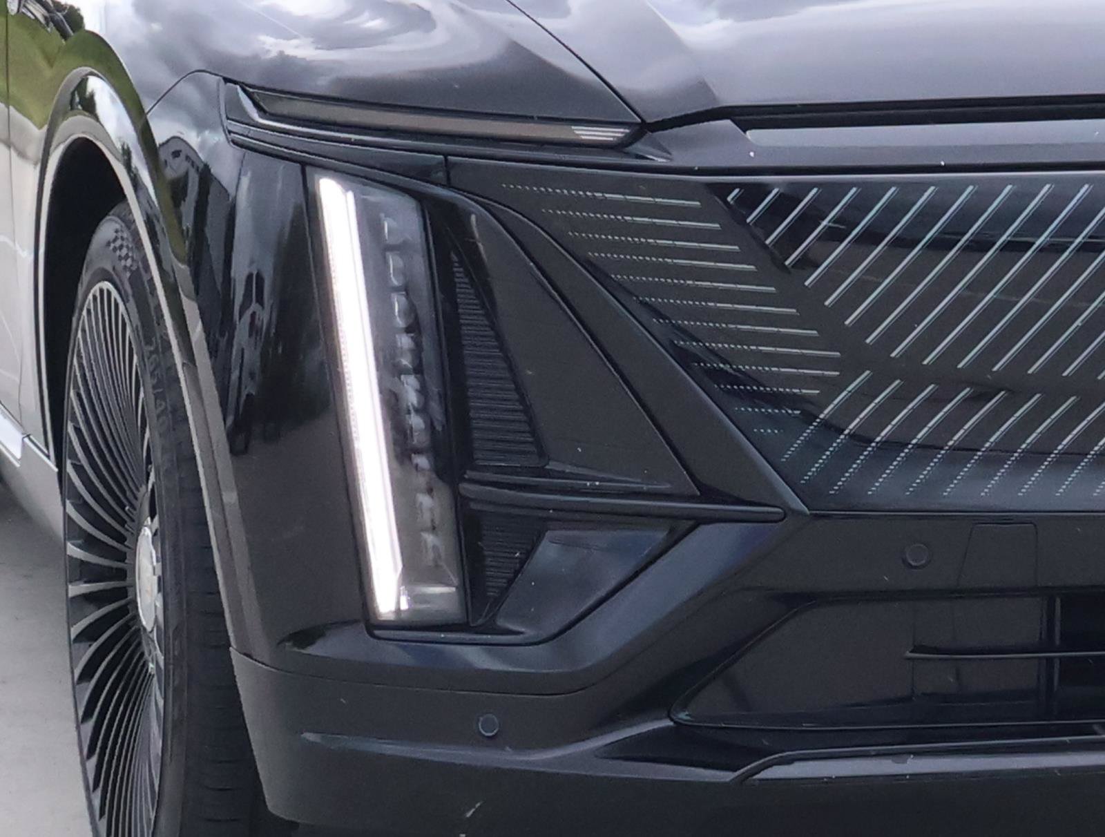 Certified 2026 Cadillac Lyriq Luxury w/ LPO, Floor Liner Package RWD image 9