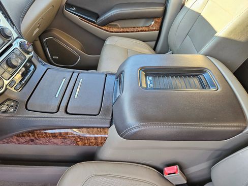 Used 2020 Chevrolet Suburban Premier image 13