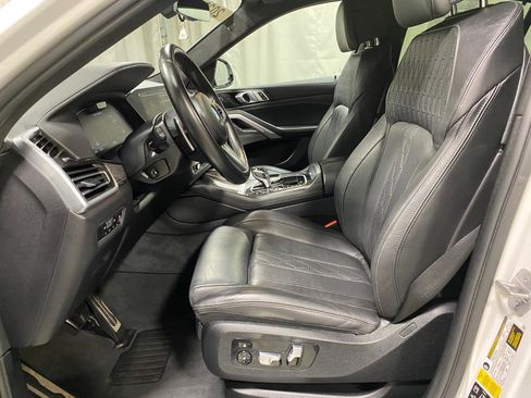 Used 2022 BMW X6 M50i w/ Executive Package image 17