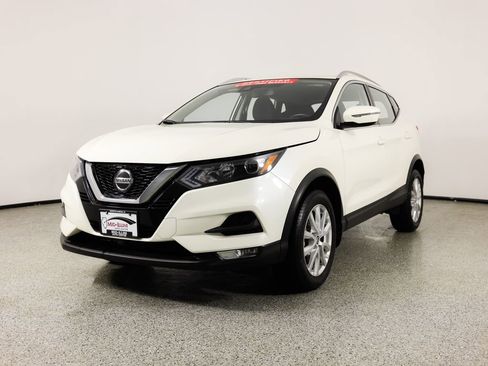 Used 2021 Nissan Rogue Sport SV image 3