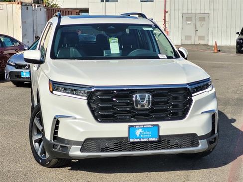 New 2025 Honda Pilot Touring image 2