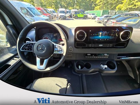 Used 2024 Mercedes-Benz Sprinter 2500 image 12