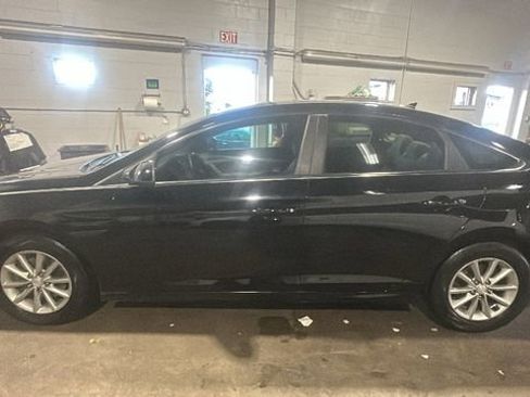 Used 2019 Hyundai Sonata SE image 2