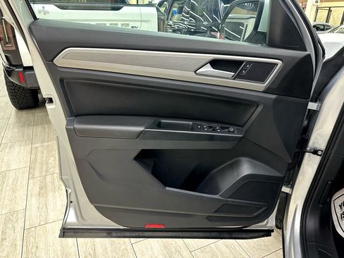 Used 2019 Volkswagen Atlas SE image 16