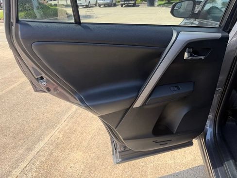 Used 2016 Toyota RAV4 XLE FWD image 11