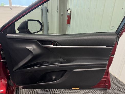 Used 2018 Toyota Camry SE FWD image 15