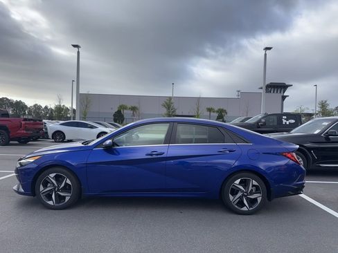 Used 2022 Hyundai Elantra Limited image 4