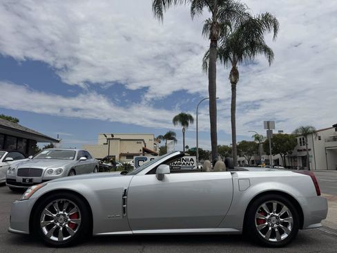 Used 2009 Cadillac XLR RWD image 3
