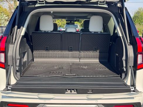 Used 2025 Ford Expedition Max Platinum w/ Driver's Package image 33