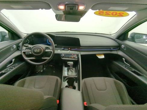 Used 2025 Hyundai Elantra SEL FWD image 23