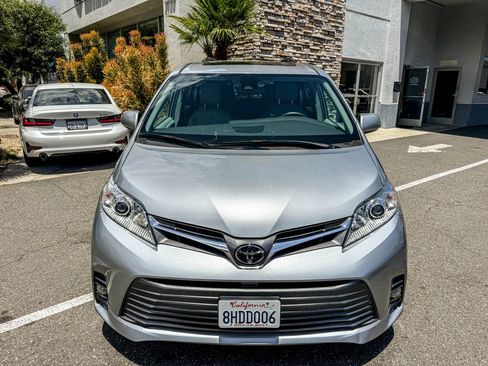 Used 2019 Toyota Sienna XLE w/ XLE Navigation Package AWD/4WD image 9