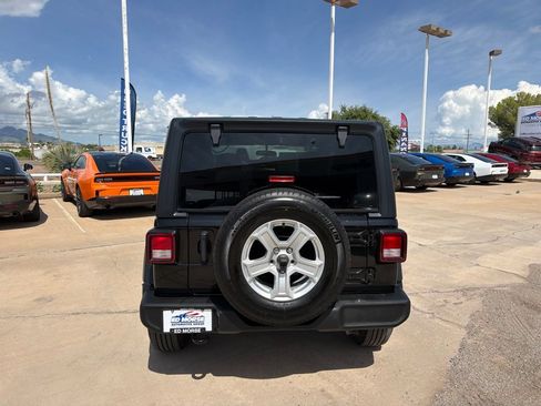 Used 2022 Jeep Wrangler Sport AWD/4WD image 3