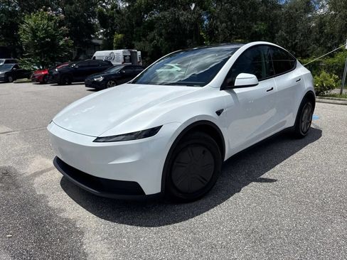 Used 2026 Tesla Model Y Long Range AWD/4WD image 2