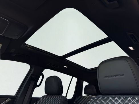 New 2026 GMC Acadia Denali FWD image 10