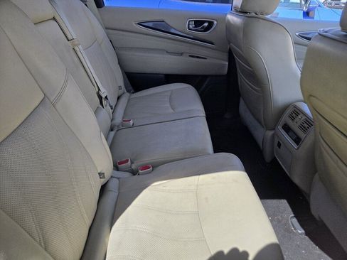 Used 2019 INFINITI QX60 Luxe w/ Essential Package FWD image 6
