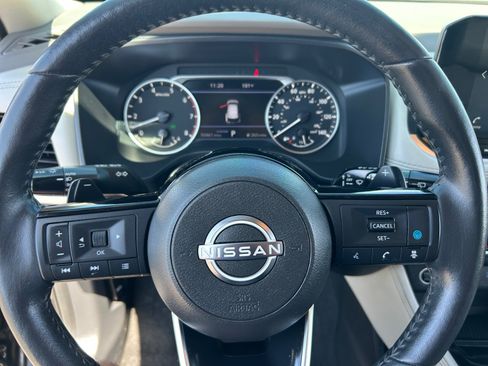 Used 2023 Nissan Rogue SL w/ SL Premium Package FWD image 9
