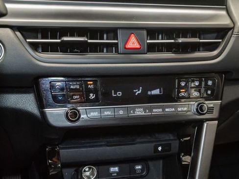 Certified 2024 Kia Seltos EX FWD image 17