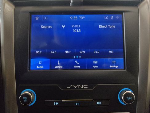 Used 2020 Ford Fusion SE FWD image 25