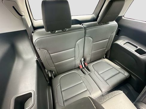 Used 2023 GMC Acadia SLT w/ LPO, Floor Liner Package FWD image 30