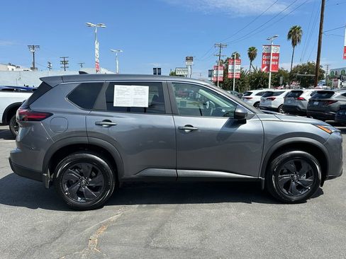 Used 2026 Nissan Rogue SV FWD image 9