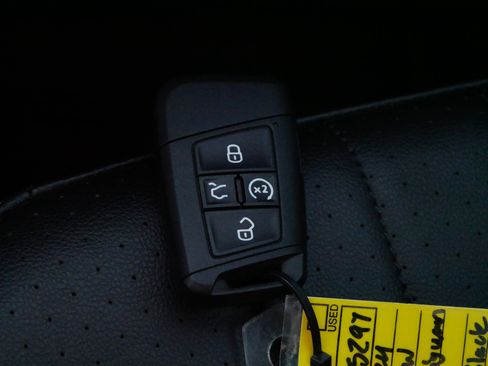 Certified 2024 Volkswagen Tiguan SE R-Line image 32